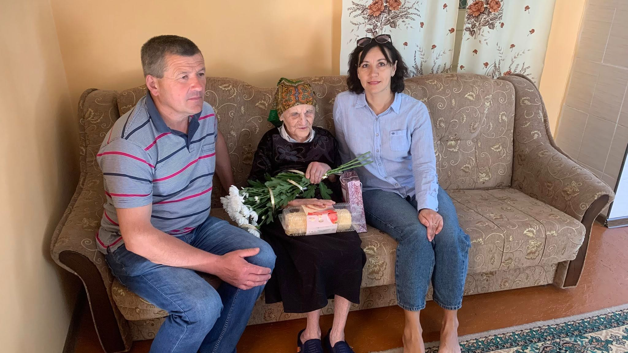 Виховала 4 дітей, має 11 онуків та 16 правнуків: бабуся з Волині відзначила 100-річний ювілей