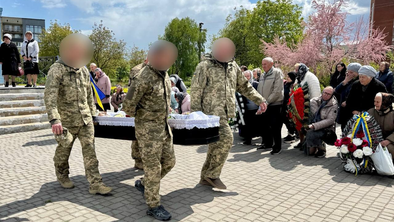 Воїн, батько, син: волиняни провели в останню путь Героя Дмитра Шопука