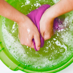 Не прати, а прасувати: як прибрати жирні плями з одягу