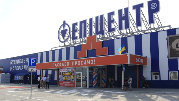 Біля «Епіцентру» у Луцьку військовослужбовці ТЦК затримали двох чоловіків: деталі інциденту