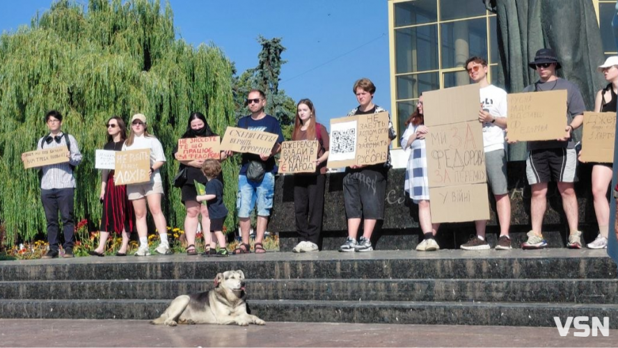 «Міняйте полонених, а не Федорова!»: лучани вийшли на протест проти кадрових ігор влади
