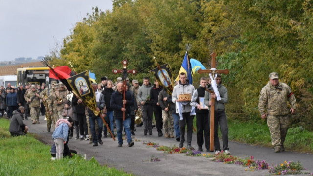 Більше року вважався зниклим безвісти: на Волині прощалися з Героєм Ігорем Пархомюком