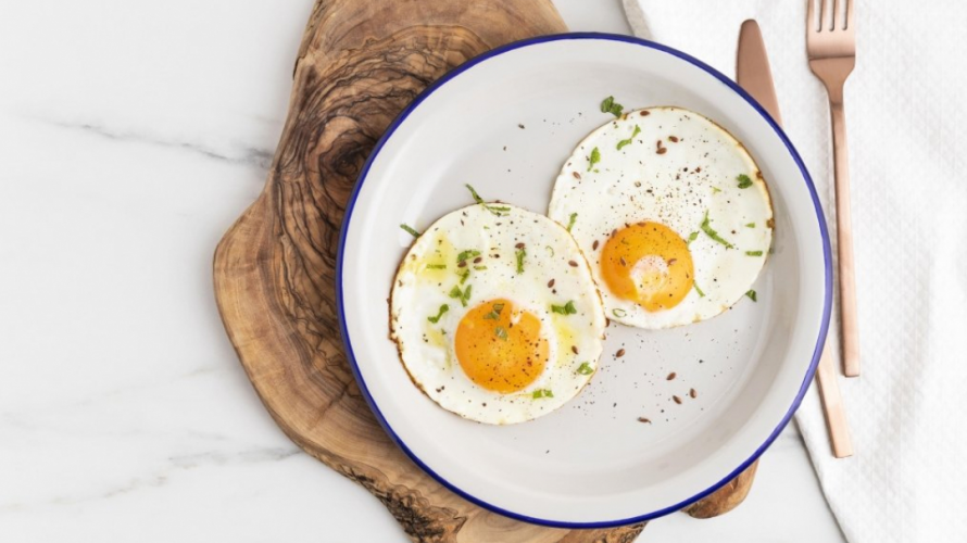 Дев'ять корисних варіантів: чим можна легко замінити яйця на сніданок