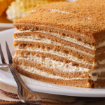 Простий рецепт медовика: рецепт для лінивих без розкачування коржів