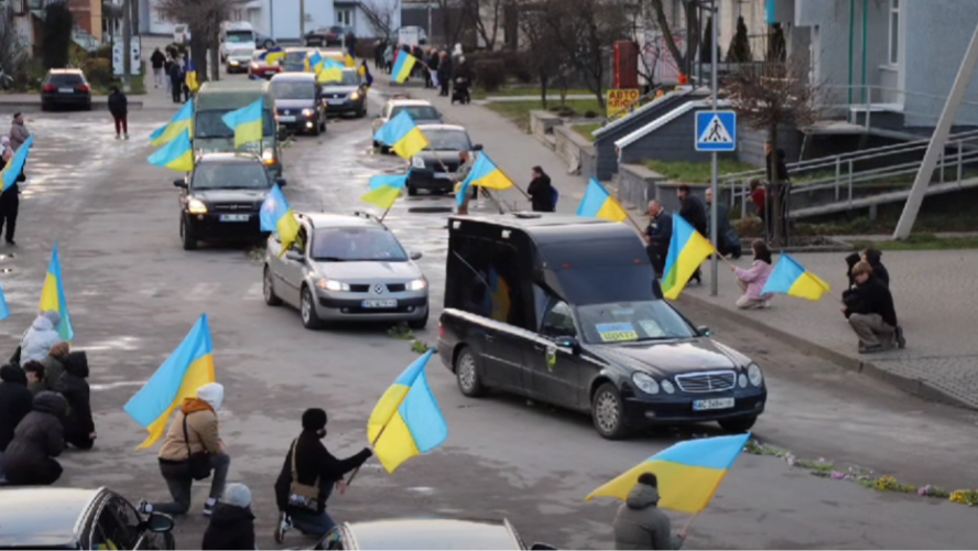 Повернувся на щиті: волинян просять гідно провести в останню дорогу загиблого воїна Руслана Харчика