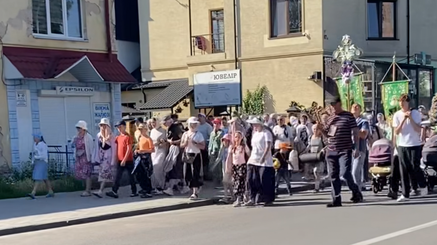 Прихильники УПЦ МП з Волині йдуть до Почаївської лаври