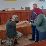 Батькам загиблого військового з Волині вручили його «Комбатантський хрест»