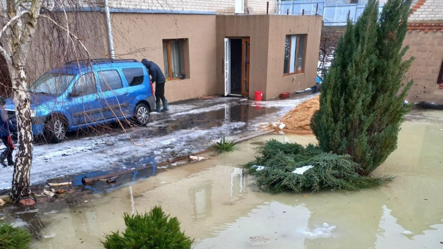 На Волині підтоплює будинки: рятувальники відкачували воду в одному з господарств