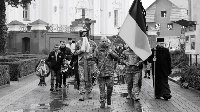 Чорний день: у Луцьку провели в останню дорогу воїна Максима Омельчука