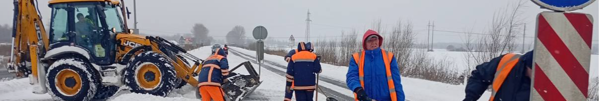 На автошляхах Волині ліквідовують наслідки негоди – задіяно понад 60 одиниць техніки