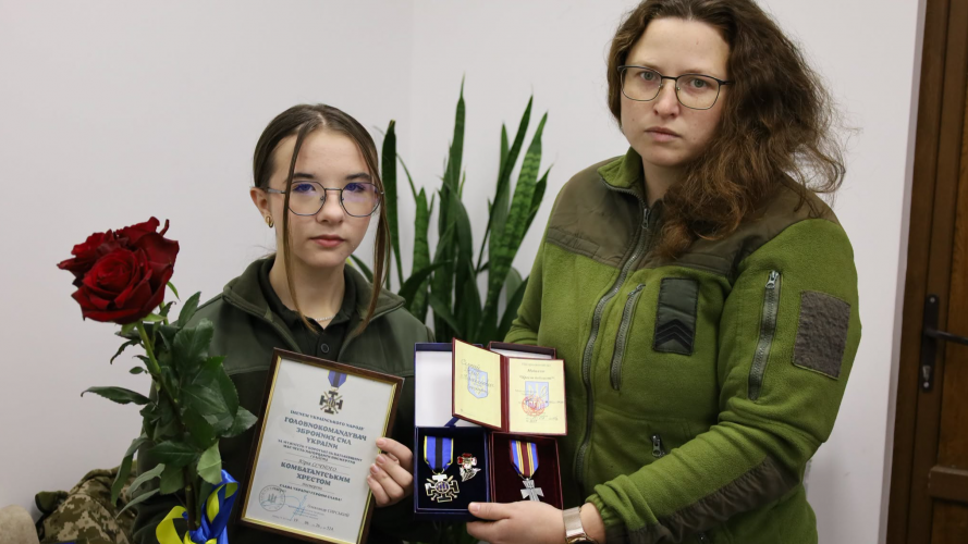 На Волині доньці загиблого 37-річного захисника вручили три посмертні нагороди тата