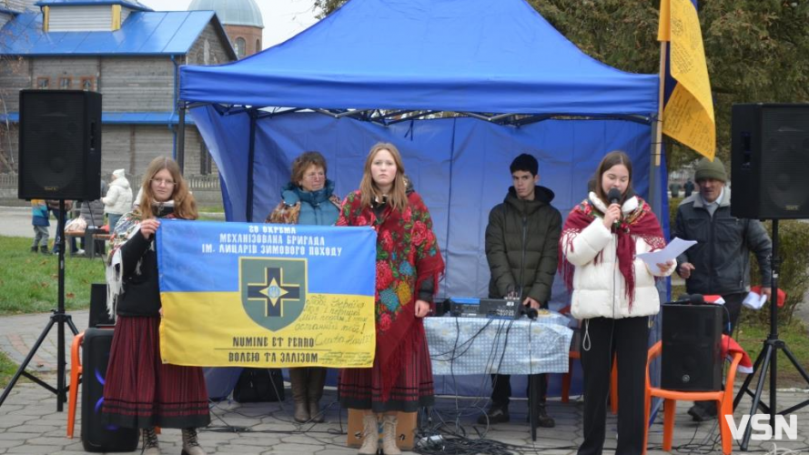 У місті на Волині на благодійному ярмарку зібрали майже 120 тисяч гривень для ЗСУ. Фоторепортаж