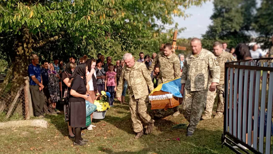 Отримав важке поранення на Донеччині: у Луцький район «на щиті» востаннє повернувся Герой Михайло Заєць. Фото