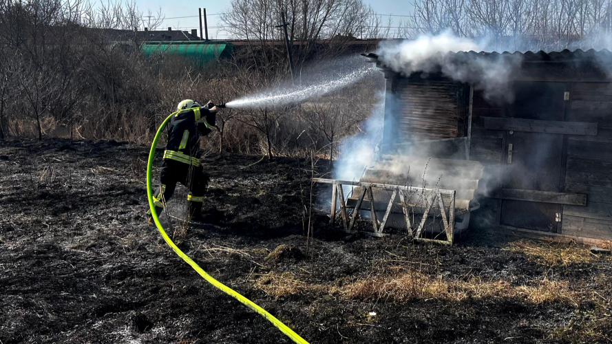 У Володимирі діти спричинили пожежу на подвір’ї приватного будинку
