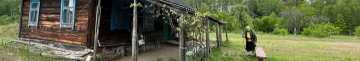 Історія довгожительки, яка сама живе на хуторі: 91-річна волинянка садить город і носить воду з криниці