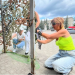 «У мене немає чужих воїнів»: на Волині матір сімох дітей допомагає фронту і чекає своїх сина та доньку з війни