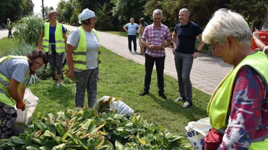 Від парку до зоопарку: секретар Луцької міської ради перевірив благоустрій і стан ведмежих вольєрів