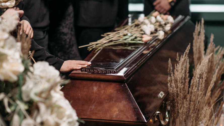 18-річний лучанин збирає гроші, аби поховати померлу у Польщі матір