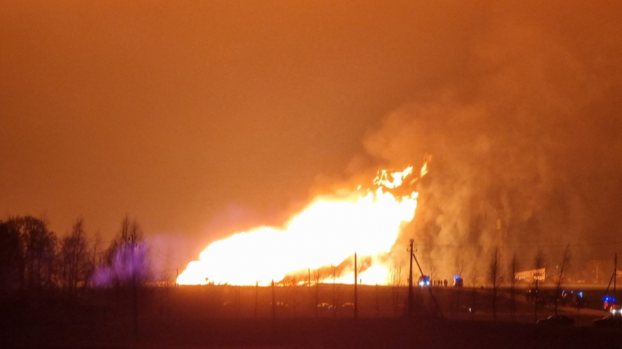 У Росії вибухнув газопровід: стовп вогню видно за кілометри. Відео