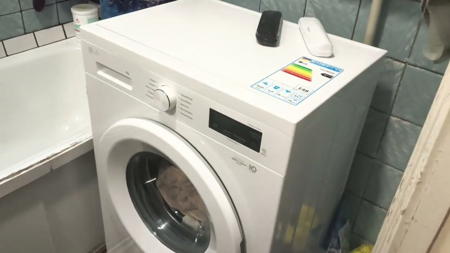 Ніякої дорогої хімії: як позбутися неприємного запаху з пральної машинки