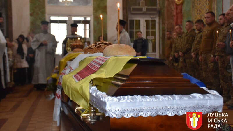 У Луцьку провели в останню путь Вадима Глобу та Миколу Язиніна, які загинули на Донеччині
