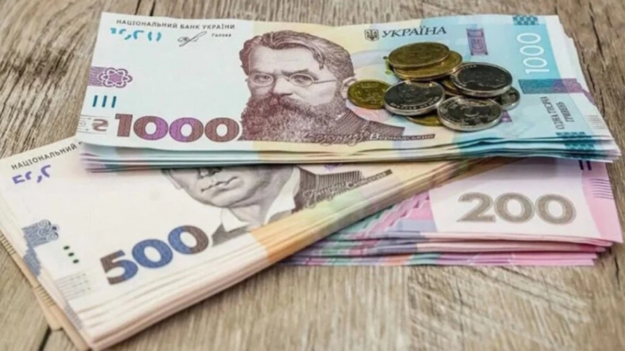 Не лише за віком: кому призначають довічну пенсію та як її рахують