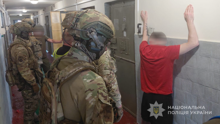 Посилки з «сюрпризом»: поліція викрила схему постачання наркотиків до волинської колонії