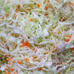 Секретний інгредієнт, завдяки якому квашена капуста виходить ідеально хрусткою: ви цього не знали