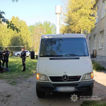 У Луцькому районі водій буса наїхав на патрульного, порушника зупиняли із застосуванням зброї