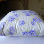 Пір’я з подушок — скарб для городу: рослини ростуть, як на дріжджа