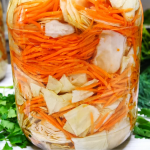 Капуста по-корейськи на зиму: простий рецепт хрумкої закуски, яка зберігається до весни