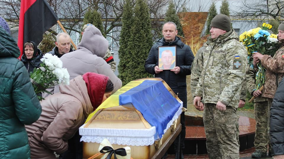 Серце пережило війну, а зупинилося вдома: на Волині попрощалися із померлим воїном Анатолієм Ковальчуком