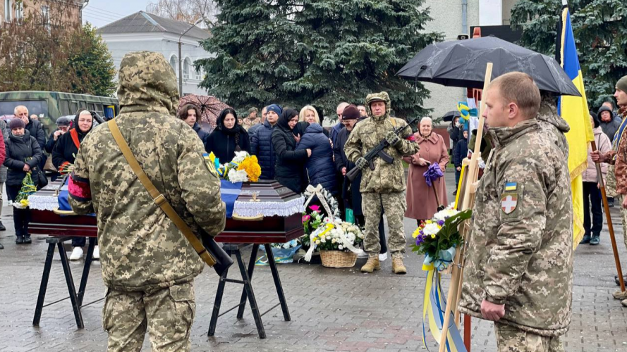 Загинув у бою півтора року тому: на Волині попрощались із Героєм України Костянтином Мрочком