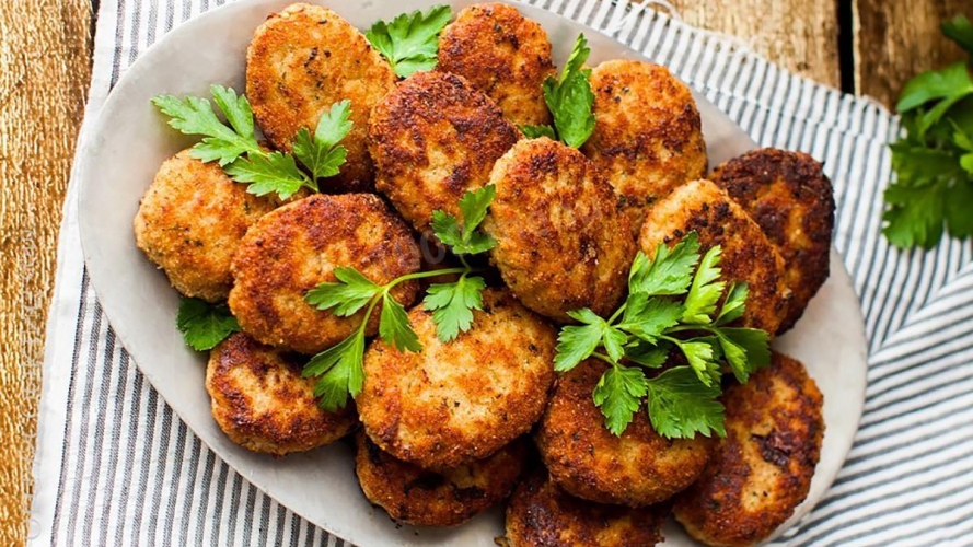 Як приготувати соковиті та пишні котлети без додавання хліба у фарш