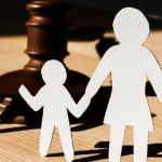 Зловживає алкоголем і веде асоціальний спосіб життя: на Волині суд позбавив матір батьківських прав