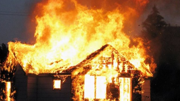 У Луцькому районі внаслідок пожежі у будинку ледь не згорів власник