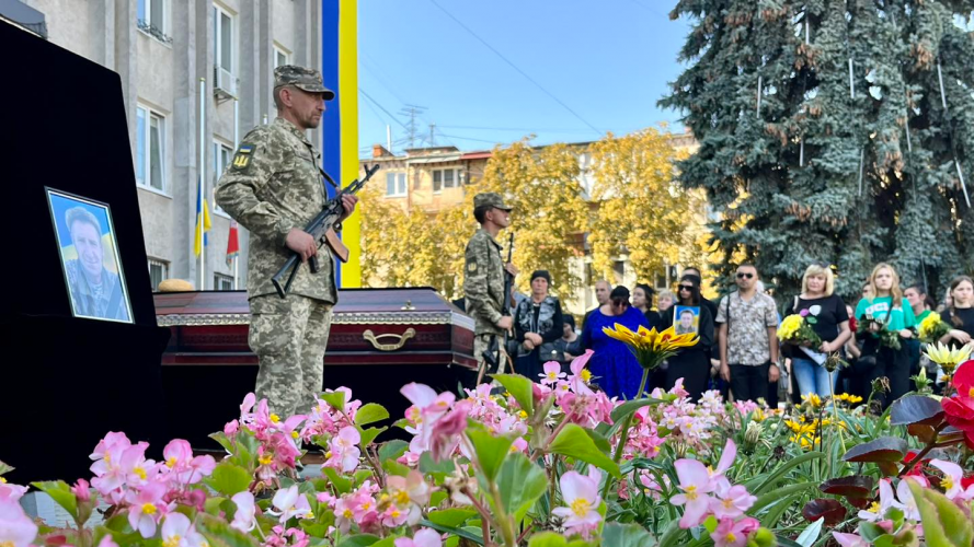 «На власні очі бачив усе пекло війни»: на Волині попрощалися з Героєм Петром Бежаном. Фото