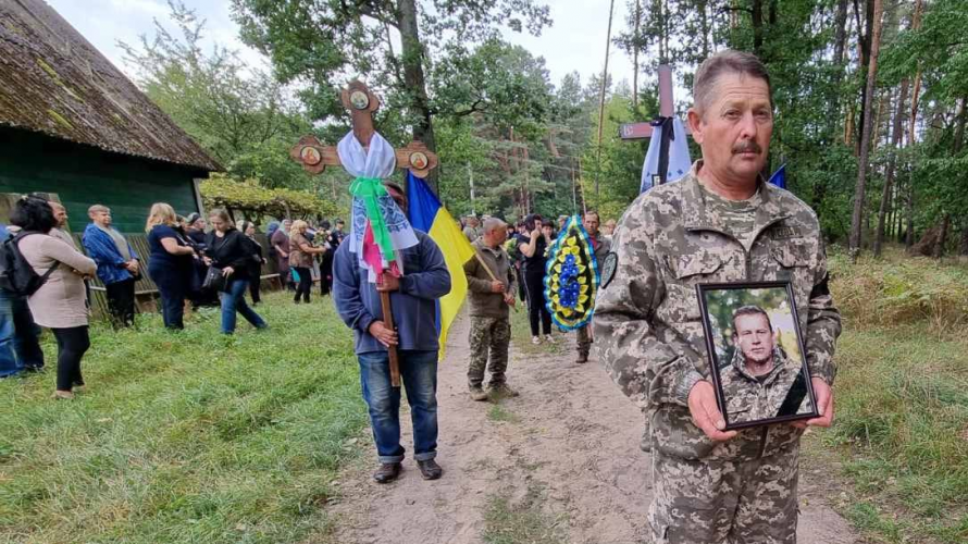 На Ковельщині провели в останню дорогу бойового медика Віктора Буштера