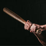 На Волині чоловік вдарив ексдружину палицею за курячу клітку: як його покарали