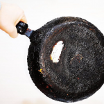 Сковорідка втратить покриття за один раз: ніколи не чистіть її цим