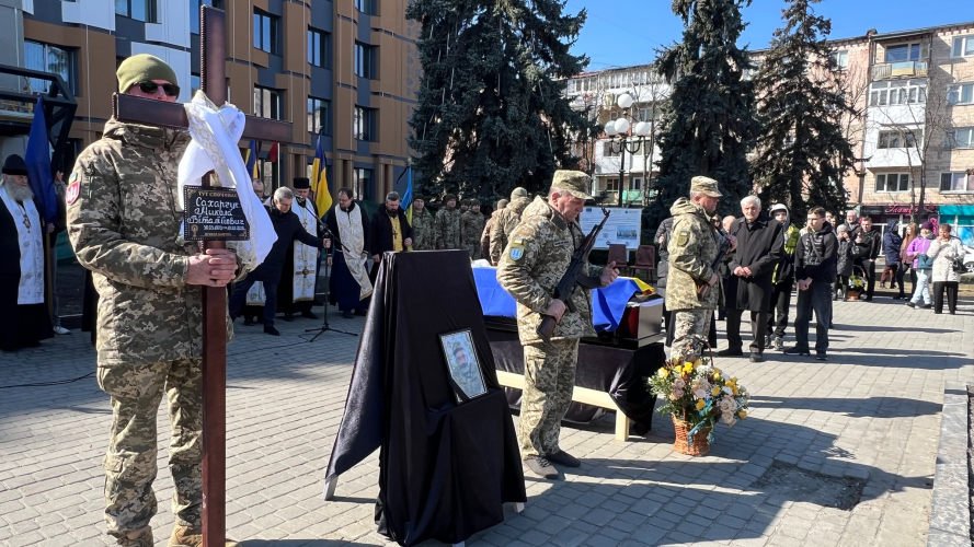 Другий день поспіль громада у жалобі: на Волині провели у вічність Героя Миколу Сахарчука
