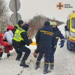 На Волині автомобіль з’їхав у кювет та перекинувся: деблокували пасажирку