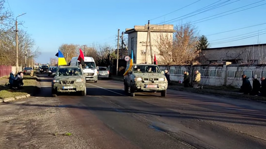 Загинув у липні, але трагічну звістку повідомили зараз: на Волинь «на щиті» востаннє повернувся Герой Олександр Олексюк. Відео