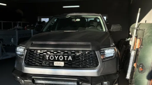 Авто для фронту на Волині: пікапи, які рятують життя