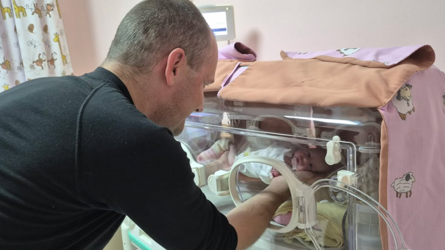 У Луцьку медики виходили дівчинку-«поспішайку», яка народилася з вагою лише 1240 грамів