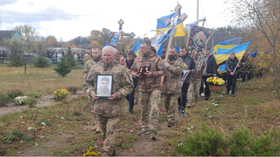 Помер у лікарні: на Волині в останню дорогу провели Героя Івана Шворака. Відео