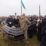 Без батька залишилося троє дітей: волиняни провели в останню дорогу Героя Тараса Парфенюка