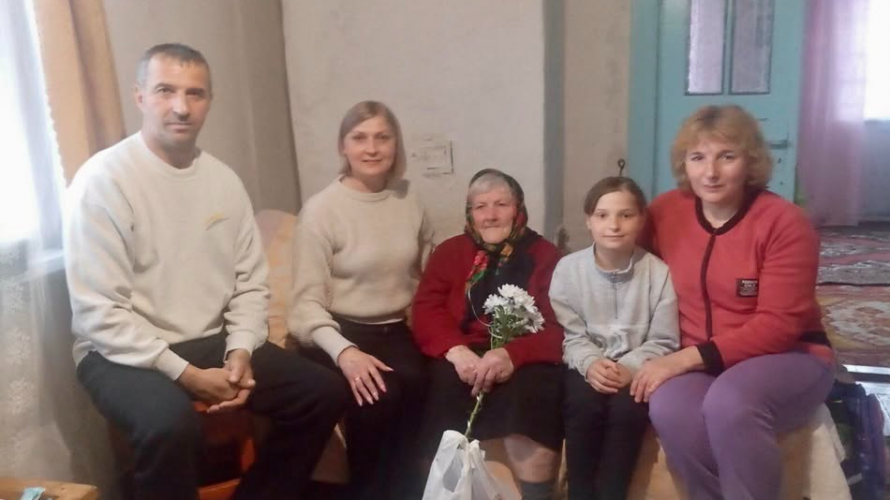 Має девʼятеро правнуків: бабуся з Волині відзначила 90-річчя