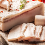 Чи можна їсти сало на ніч і не набрати вагу: пояснення дієтологів