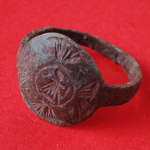 Нові знахідки у Володимирі: археологи виявили щитковий перстень XIII століття
